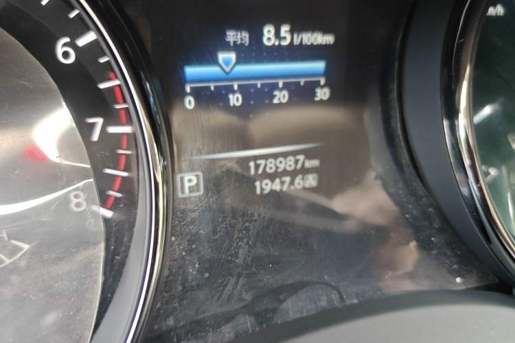 Used Nissan X-Trail 2014 2.5L CVT Luxury Edition 4WD Odometer Close Up