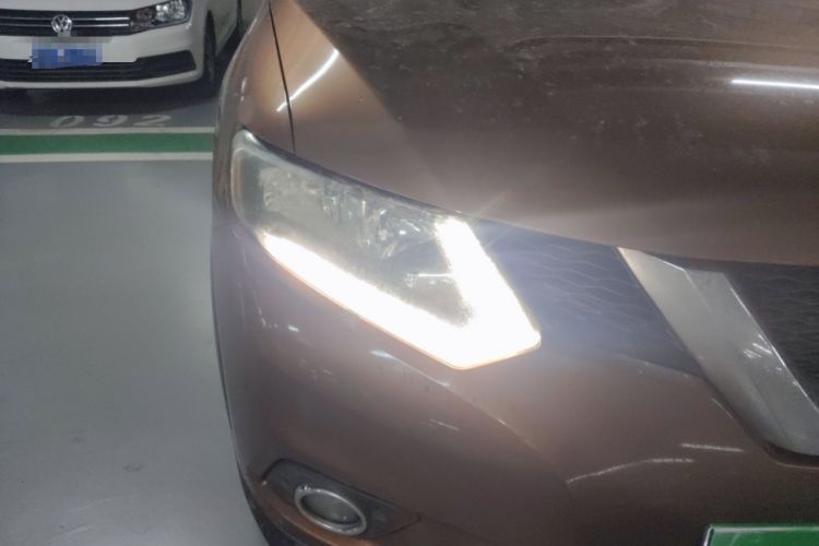 Used Nissan X-Trail 2014 2.5L CVT Luxury Edition 4WD Right Front Headlight