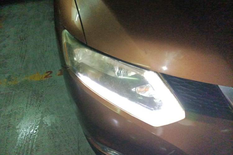 Used Nissan X-Trail 2014 2.0L CVT Comfort Edition 2WD Right Front Headlight