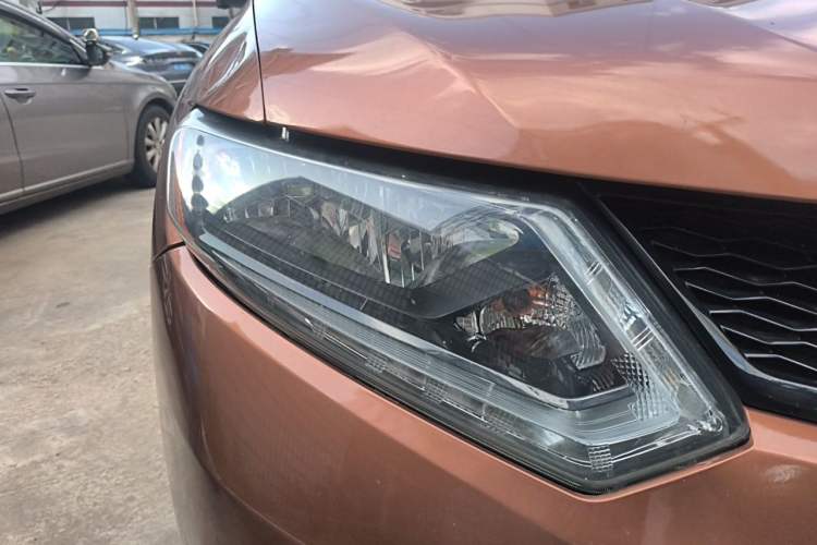Used Nissan X-Trail 2014 2.0L CVT Comfort Edition 2WD Right Front Headlight