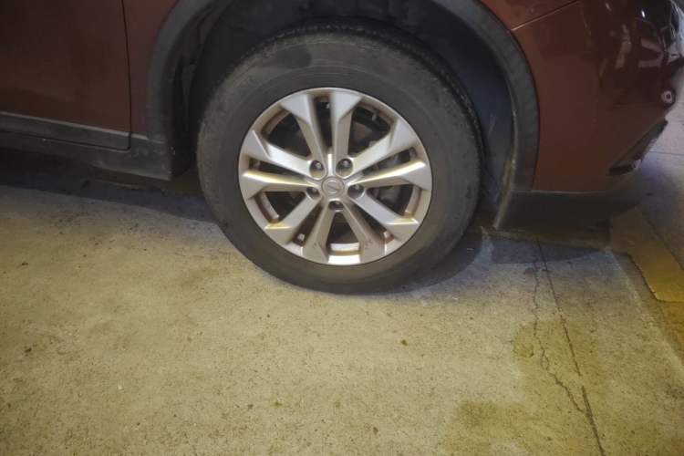 Used Nissan X-Trail 2014 2.0L CVT Smart Edition 2WD Right Front Wheel Hub