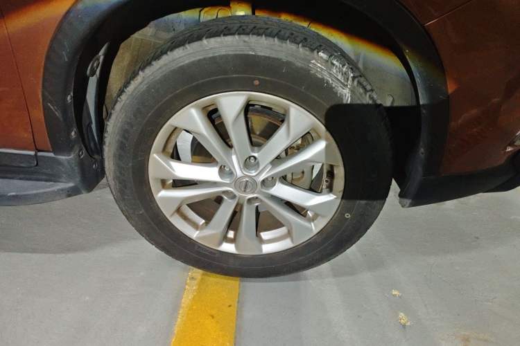 Used Nissan X-Trail 2014 2.0L CVT Comfort Edition 2WD Right Front Wheel Hub