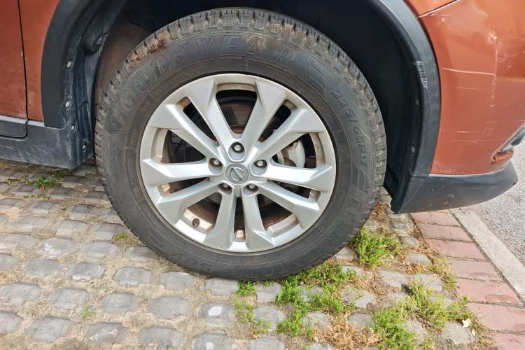 Used Nissan X-Trail 2014 2.0L CVT Comfort Edition 2WD Right Front Wheel Hub