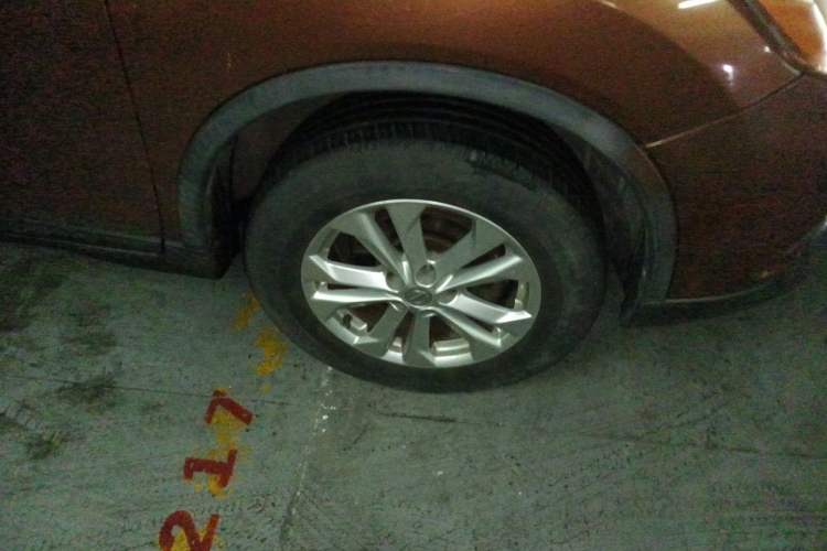 Used Nissan X-Trail 2014 2.0L CVT Comfort Edition 2WD Right Front Wheel Hub