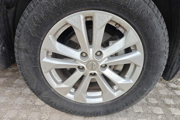 Used Nissan X-Trail 2014 2.5L CVT Luxury Edition 4WD Right Front Wheel Hub
