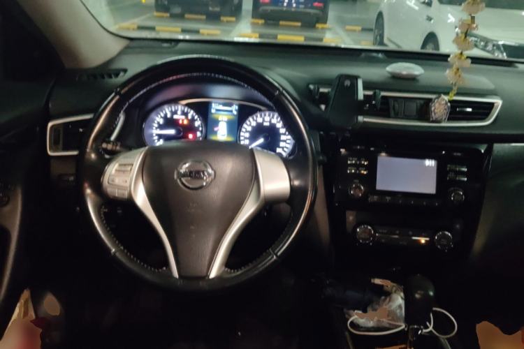Used Nissan X-Trail 2014 2.5L CVT Luxury Edition 4WD Steering Wheel