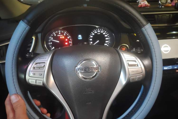 Used Nissan X-Trail 2014 2.0L CVT Smart Edition 2WD Steering Wheel