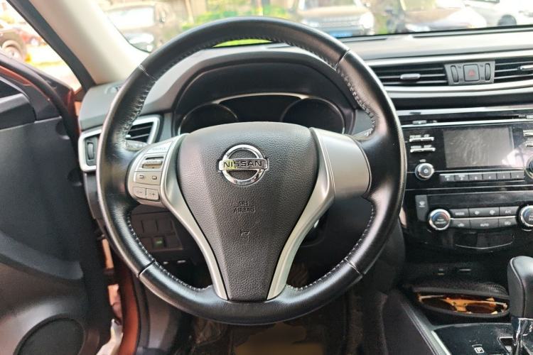 Used Nissan X-Trail 2014 2.0L CVT Comfort Edition 2WD Steering Wheel