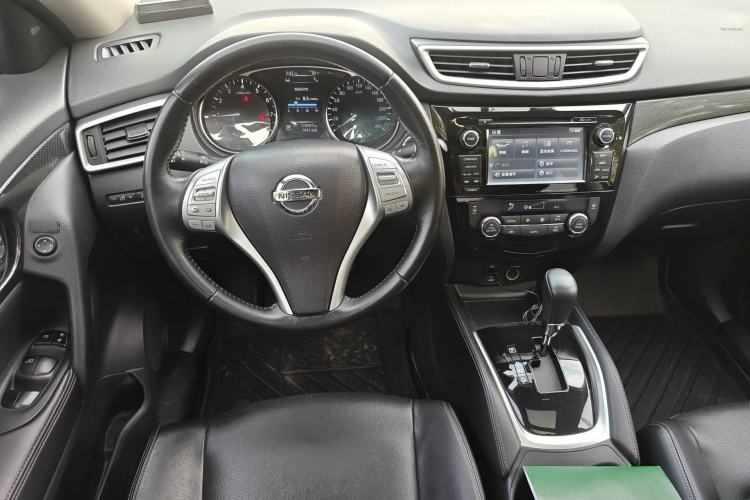 Used Nissan X-Trail 2014 2.5L CVT Luxury Edition 4WD Steering Wheel