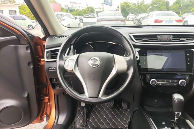 Used Nissan X-Trail 2014 2.0L CVT Comfort Edition 2WD Steering Wheel