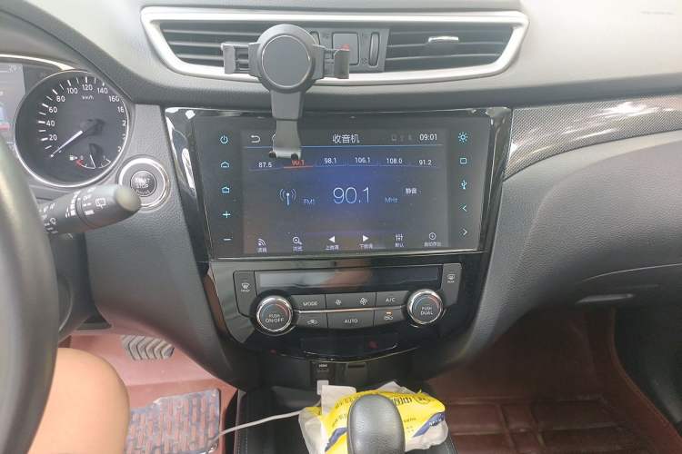 Used Nissan X-Trail 2014 2.5L CVT Luxury Edition 4WD Audio And AC Panel