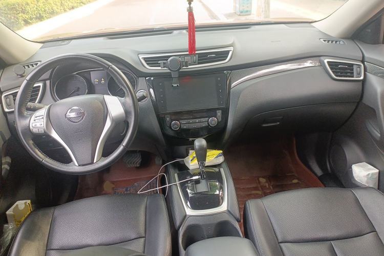 Used Nissan X-Trail 2014 2.5L CVT Luxury Edition 4WD Center Console
