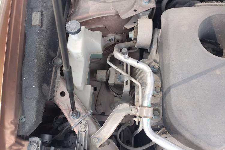 Used Nissan X-Trail 2014 2.5L CVT Luxury Edition 4WD Engine Bay Right