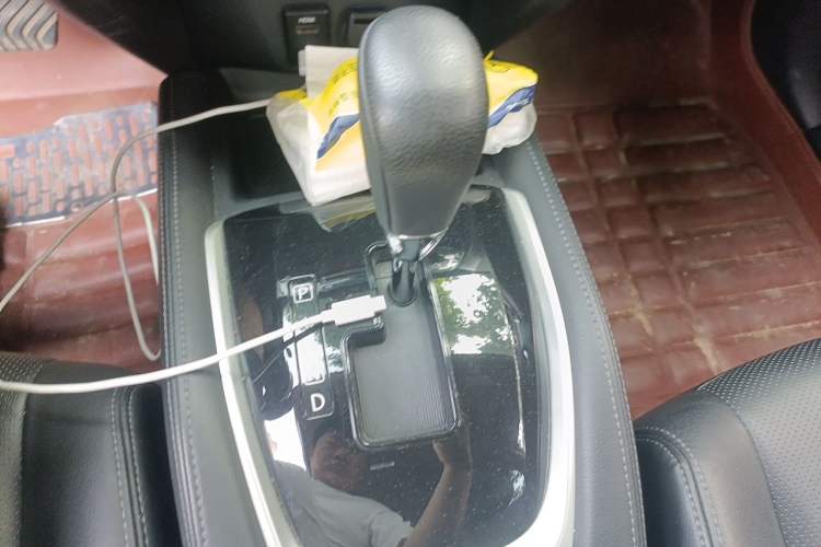 Used Nissan X-Trail 2014 2.5L CVT Luxury Edition 4WD Gear Lever