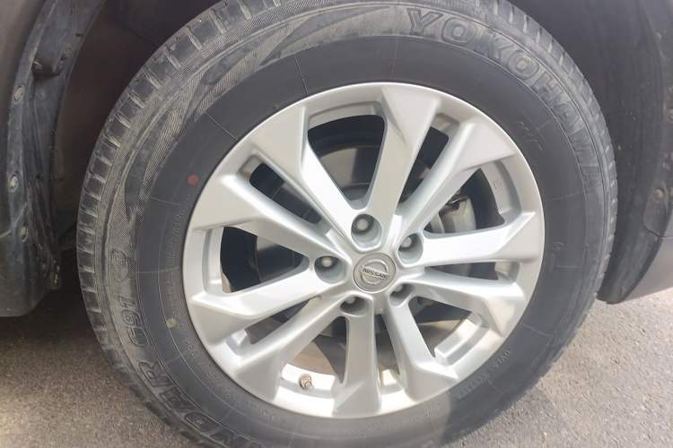 Used Nissan X-Trail 2014 2.5L CVT Luxury Edition 4WD Right Front Wheel Hub