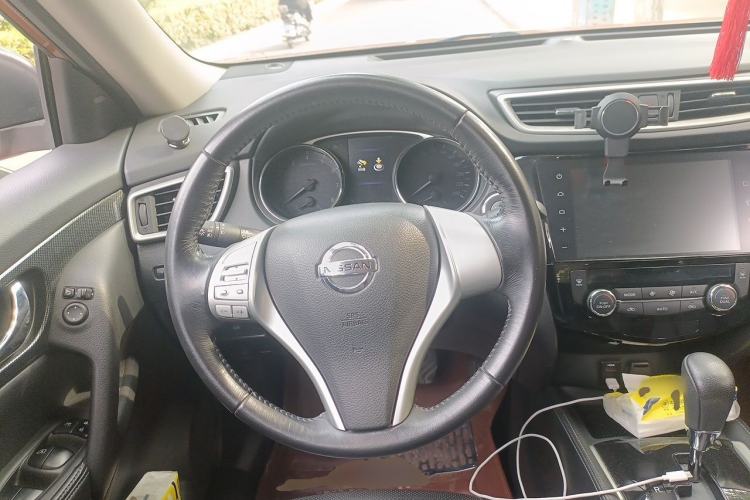 Used Nissan X-Trail 2014 2.5L CVT Luxury Edition 4WD Steering Wheel