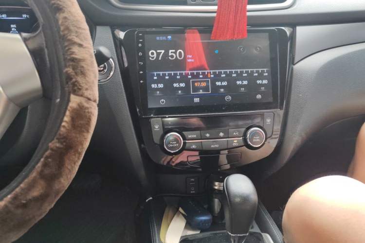 Used Nissan X-Trail 2014 2.0L CVT Comfort Edition 2WD Audio And AC Panel