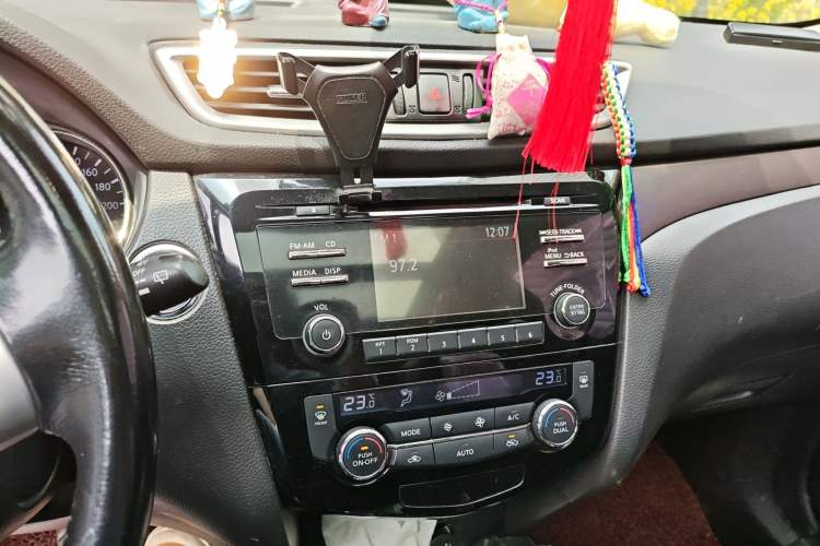 Used Nissan X-Trail 2014 2.0L CVT Comfort Edition 2WD Audio And AC Panel