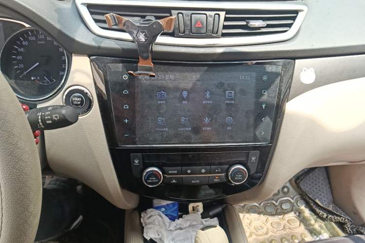 Used Nissan X-Trail 2014 2.0L CVT Comfort Edition 2WD Audio And AC Panel