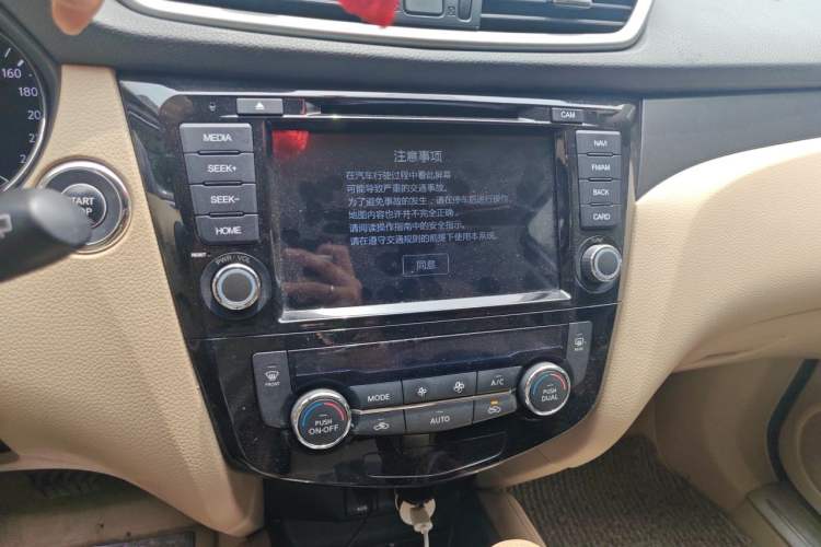 Used Nissan X-Trail 2014 2.0L CVT Comfort Edition 2WD Audio And AC Panel