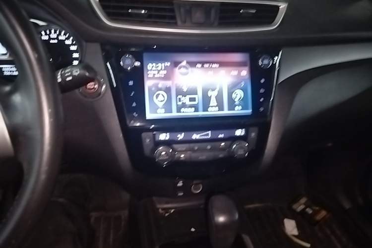 Used Nissan X-Trail 2014 2.0L CVT Comfort Edition 2WD Audio And AC Panel