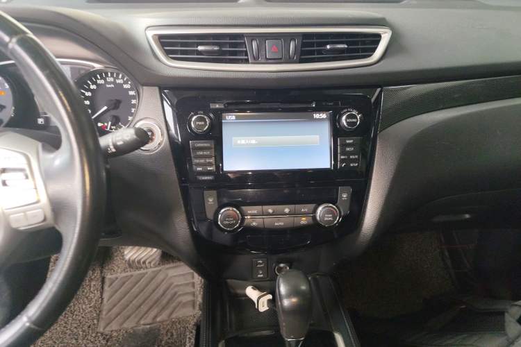 Used Nissan X-Trail 2014 2.5L CVT Luxury Edition 4WD Audio And AC Panel