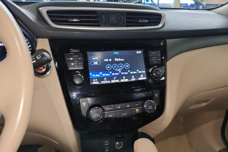 Used Nissan X-Trail 2014 2.0L CVT Smart Edition 2WD Audio And AC Panel
