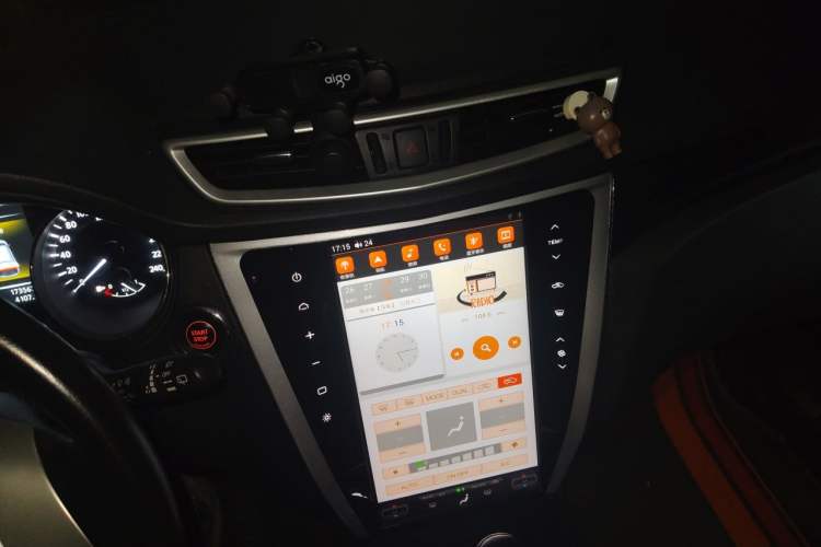 Used Nissan X-Trail 2014 2.5L CVT Luxury Edition 4WD Audio And AC Panel
