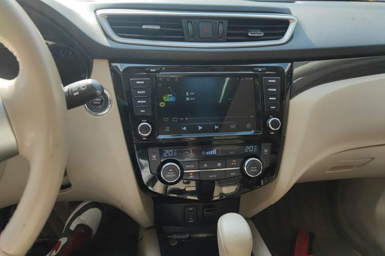 Used Nissan X-Trail 2014 2.5L CVT Luxury Edition 4WD Audio And AC Panel