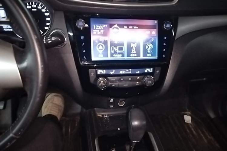 Used Nissan X-Trail 2014 2.0L CVT Comfort Edition 2WD Audio And AC Panel