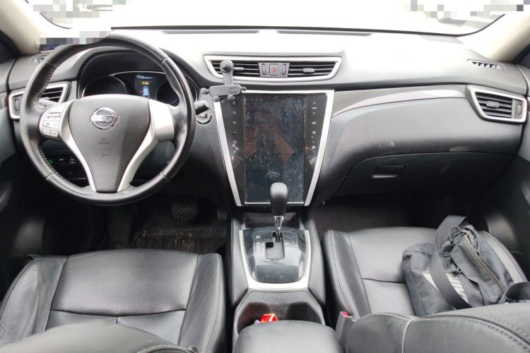 Used Nissan X-Trail 2014 2.5L CVT Luxury Edition 4WD Center Console