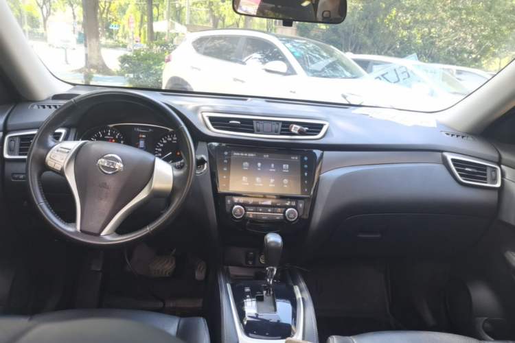 Used Nissan X-Trail 2014 2.0L CVT Comfort Edition 2WD Center Console