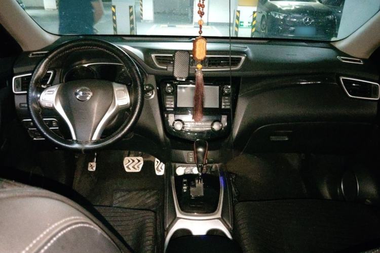 Used Nissan X-Trail 2014 2.5L CVT Luxury Edition 4WD Center Console