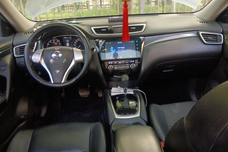 Used Nissan X-Trail 2014 2.5L CVT Luxury Edition 4WD Center Console