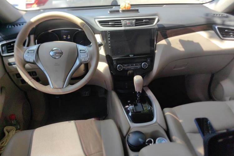 Used Nissan X-Trail 2014 2.5L CVT Ultimate Edition 4WD Center Console