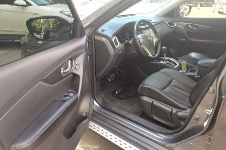 Used Nissan X-Trail 2014 2.0L CVT Comfort Edition 2WD Driver Seat