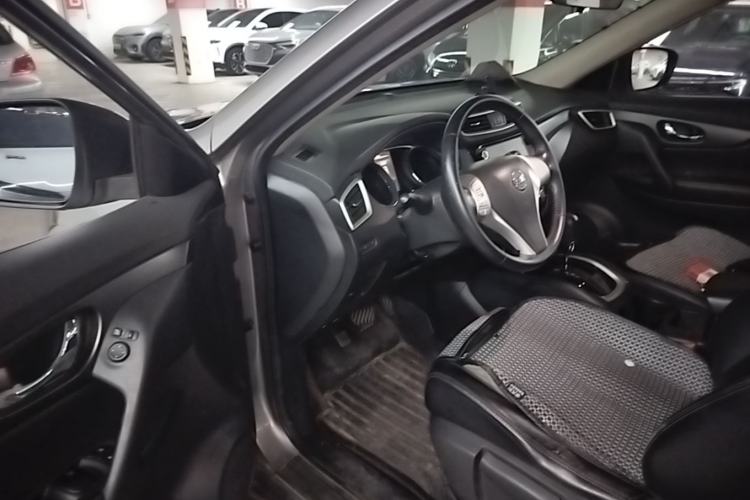 Used Nissan X-Trail 2014 2.0L CVT Comfort Edition 2WD Driver Seat