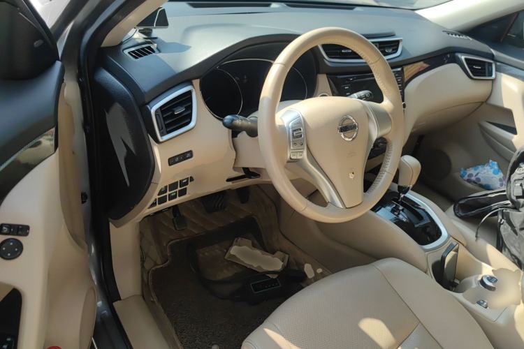 Used Nissan X-Trail 2014 2.5L CVT Luxury Edition 4WD Driver Seat