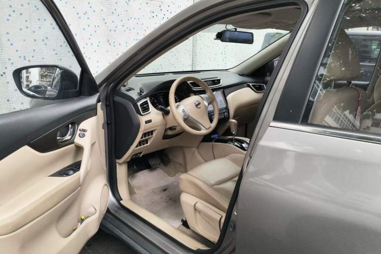Used Nissan X-Trail 2014 2.0L CVT Comfort Edition 2WD Driver Seat