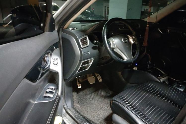 Used Nissan X-Trail 2014 2.5L CVT Luxury Edition 4WD Driver Seat