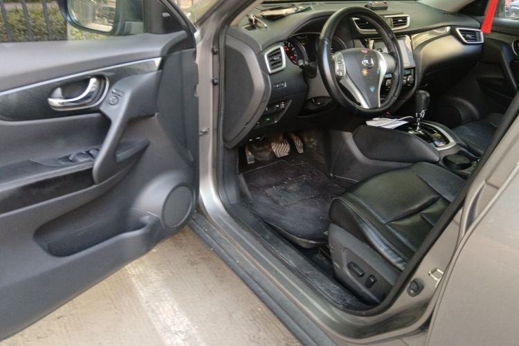 Used Nissan X-Trail 2014 2.5L CVT Luxury Edition 4WD Driver Seat