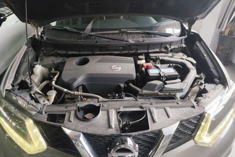 Used Nissan X-Trail 2014 2.5L CVT Luxury Edition 4WD Engine Bay