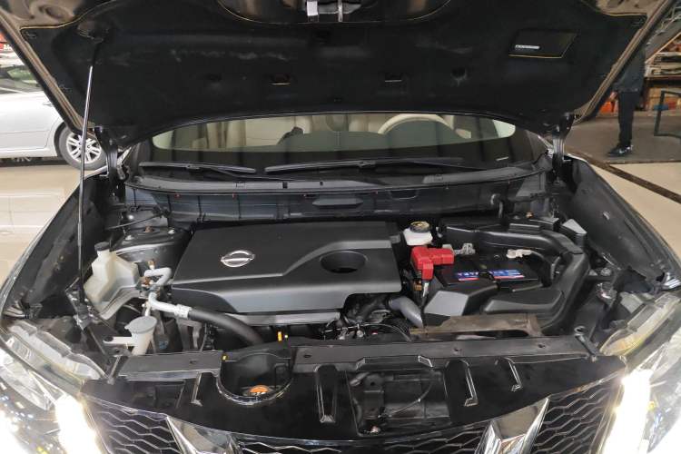 Used Nissan X-Trail 2014 2.0L CVT Smart Edition 2WD Engine Bay