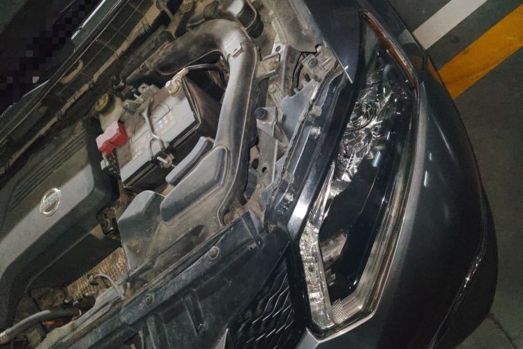Used Nissan X-Trail 2014 2.5L CVT Luxury Edition 4WD Engine Bay Left