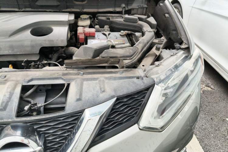 Used Nissan X-Trail 2014 2.0L CVT Comfort Edition 2WD Engine Bay Left