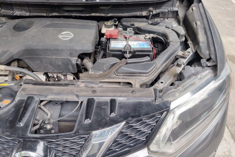 Used Nissan X-Trail 2014 2.5L CVT Luxury Edition 4WD Engine Bay Left