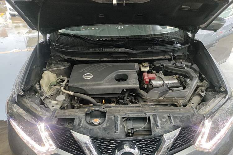 Used Nissan X-Trail 2014 2.0L CVT Comfort Edition 2WD Engine Bay