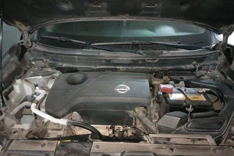 Used Nissan X-Trail 2014 2.5L CVT Luxury Edition 4WD Engine Bay