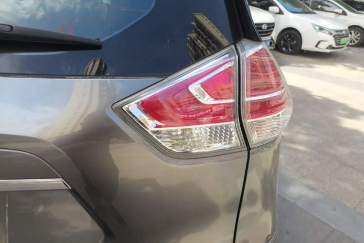 Used Nissan X-Trail 2014 2.0L CVT Comfort Edition 2WD Exterior 3