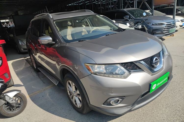 Used Nissan X-Trail 2014 2.5L CVT Luxury Edition 4WD Front Right 45 Deg